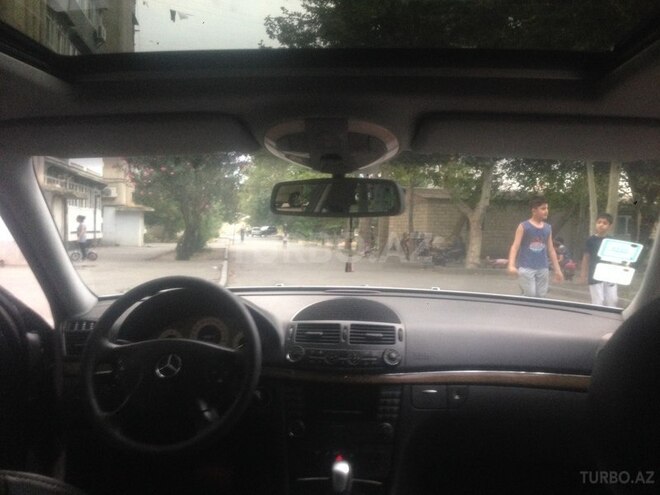 Mercedes E 240 2003, 239,000 km - 2.6 l - Mingəçevir