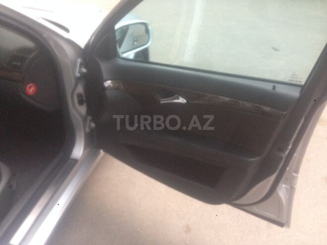 Mercedes E 240 2003, 239,000 km - 2.6 l - Mingəçevir