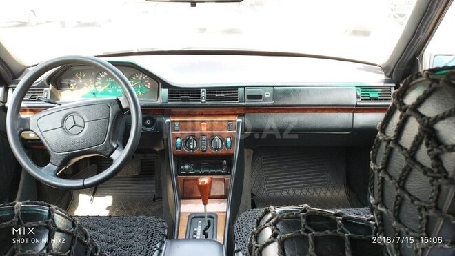 Mercedes E 260 1992, 320,864 km - 2.6 l - Bakı