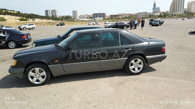 Mercedes E 260 1992, 320,864 km - 2.6 l - Bakı
