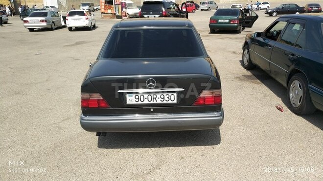 Mercedes E 260 1992, 320,864 km - 2.6 l - Bakı