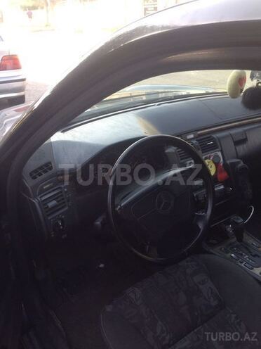 Mercedes E 240 1998, 221,000 km - 2.4 l - Bakı