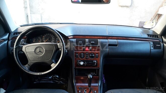 Mercedes E 240 1998, 330,000 km - 2.4 л - Bakı