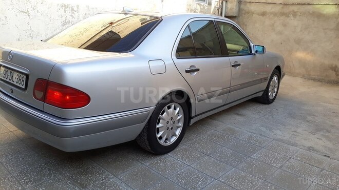 Mercedes E 240 1998, 330,000 km - 2.4 л - Bakı