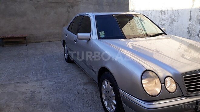 Mercedes E 240 1998, 330,000 km - 2.4 л - Bakı