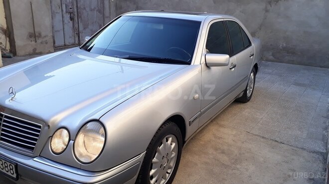 Mercedes E 240 1998, 330,000 km - 2.4 л - Bakı