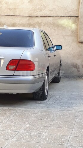 Mercedes E 240 1998, 330,000 km - 2.4 л - Bakı