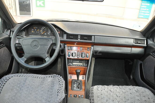 Mercedes E 280 1994, 405,000 km - 2.8 l - Bakı