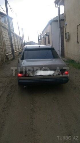 Mercedes E 200 1989, 368,000 km - 2.3 l - Bakı