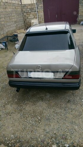 Mercedes E 200 1989, 368,000 km - 2.3 l - Bakı