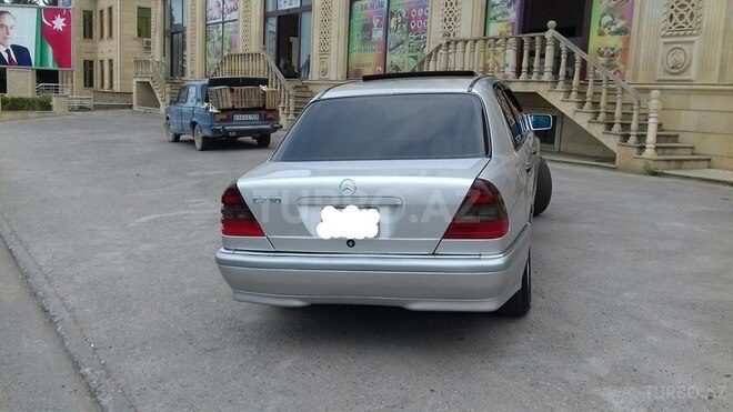 Mercedes C 230 1999, 244,000 km - 2.3 l - Quba