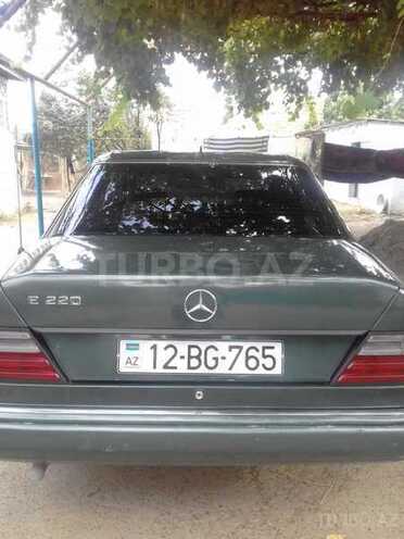 Mercedes E 220 1989, 300,000 km - 2.2 l - Biləsuvar