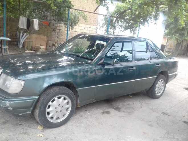 Mercedes E 220 1989, 300,000 km - 2.2 l - Biləsuvar