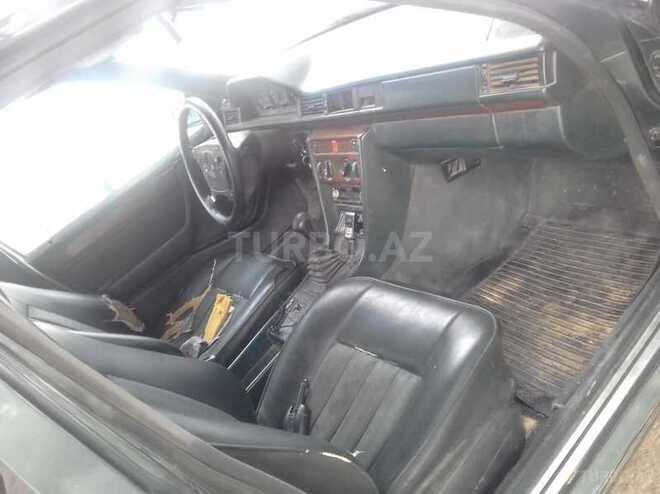 Mercedes E 220 1989, 300,000 km - 2.2 l - Biləsuvar
