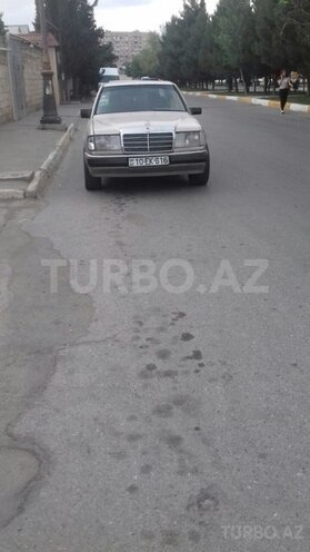 Mercedes E 230 1986, 354,780 km - 2.3 l - Bakı