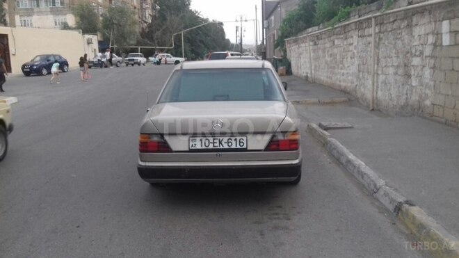 Mercedes E 230 1986, 354,780 km - 2.3 l - Bakı