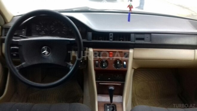 Mercedes E 230 1986, 354,780 km - 2.3 l - Bakı