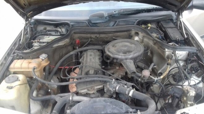 Mercedes E 230 1986, 354,780 km - 2.3 l - Bakı