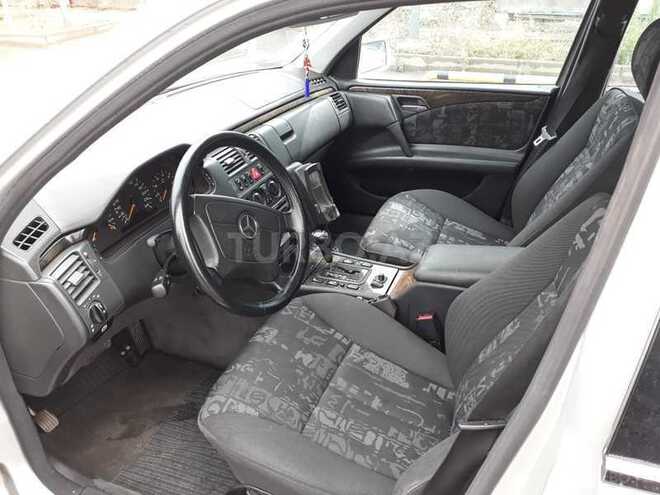 Mercedes E 240 1999, 172,000 km - 2.4 л - Şəmkir