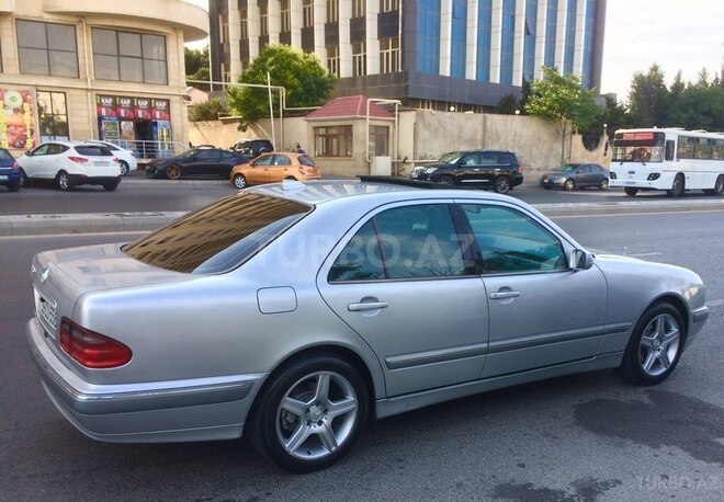 Mercedes E 280 2000, 245,600 km - 2.8 l - Bakı