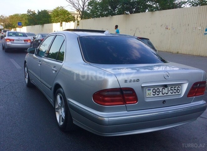 Mercedes E 280 2000, 245,600 km - 2.8 l - Bakı