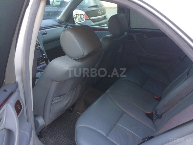 Mercedes E 280 2000, 245,600 km - 2.8 l - Bakı