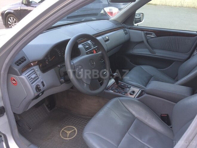 Mercedes E 280 2000, 245,600 km - 2.8 l - Bakı