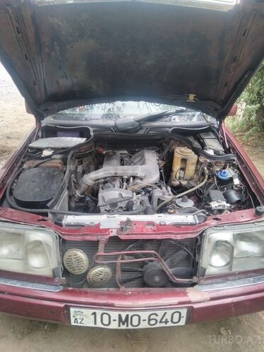 Mercedes E 300 1989, 444,114 km - 3.0 l - Füzuli