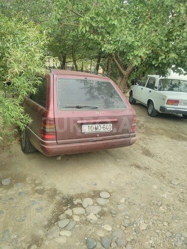 Mercedes E 300 1989, 444,114 km - 3.0 l - Füzuli