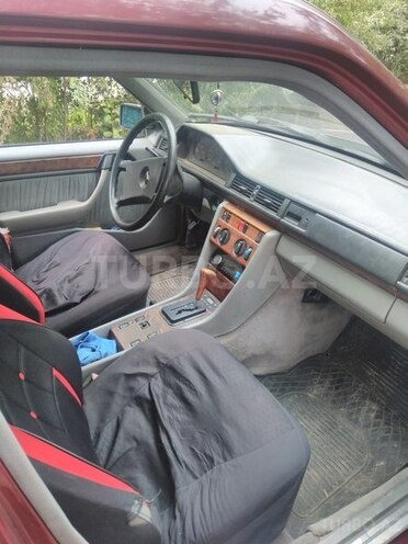 Mercedes E 300 1989, 444,114 km - 3.0 l - Füzuli