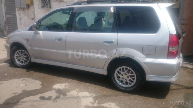 Mitsubishi Grandis 2000, 300,000 km - 2.4 l - Bakı