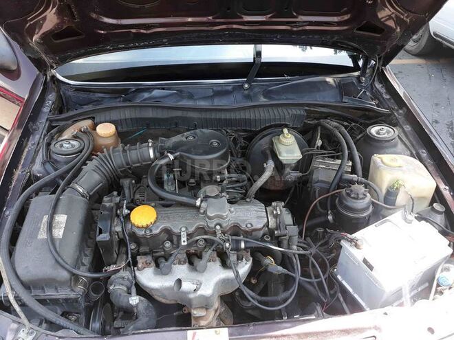 Opel Vectra 1993, 528,000 km - 1.8 l - Qax