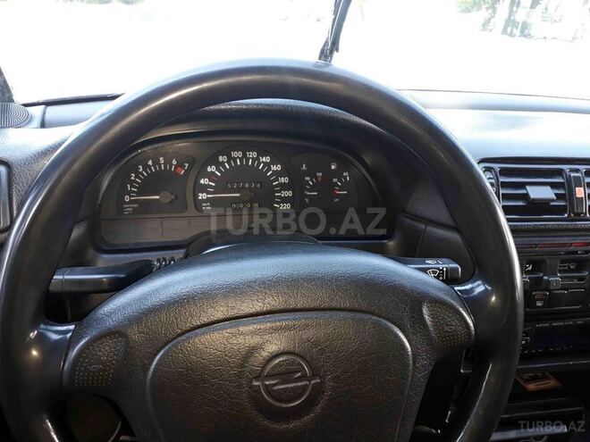 Opel Vectra 1993, 528,000 km - 1.8 l - Qax