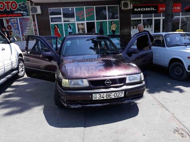 Opel Vectra 1993, 528,000 km - 1.8 l - Qax