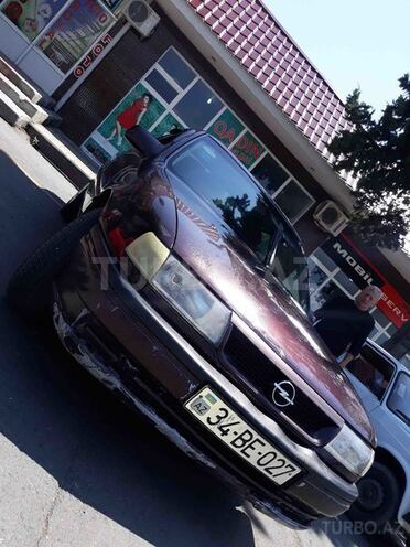 Opel Vectra 1993, 528,000 km - 1.8 l - Qax