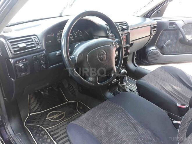 Opel Vectra 1993, 528,000 km - 1.8 l - Qax