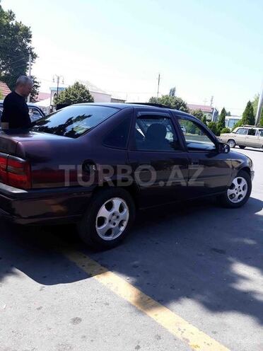 Opel Vectra 1993, 528,000 km - 1.8 l - Qax