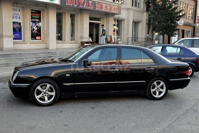 Mercedes E 240 1998, 310,000 km - 2.4 l - Bakı