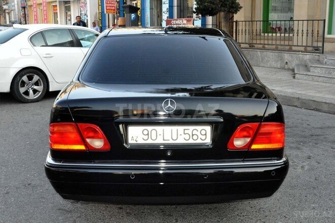 Mercedes E 240 1998, 310,000 km - 2.4 l - Bakı