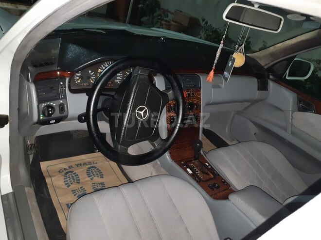Mercedes E 220 1999, 410,000 km - 2.2 l - Bakı
