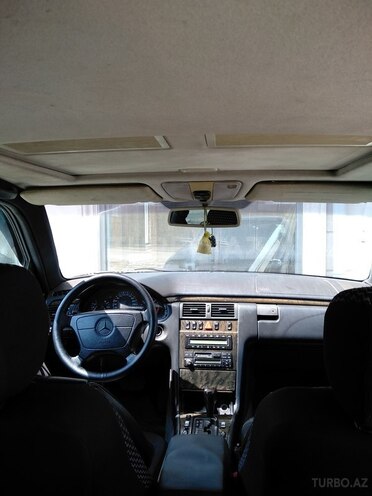 Mercedes E 300 1997, 256,430 km - 3.0 l - Bakı
