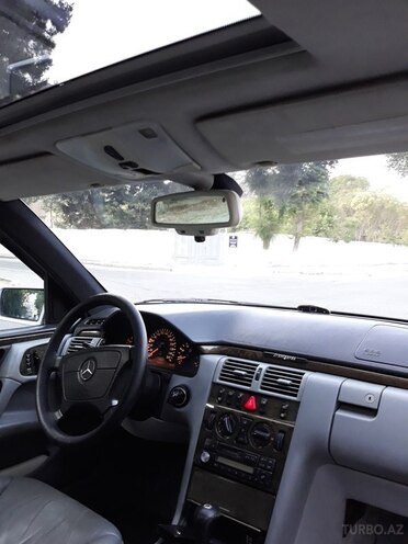 Mercedes E 320 1996, 368,000 km - 3.2 l - Bakı