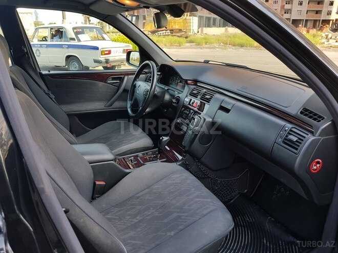 Mercedes E 220 2001, 333,053 km - 2.2 l - Bakı