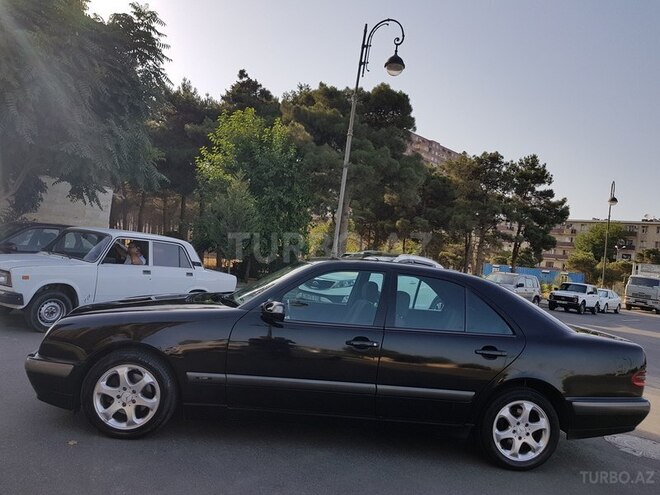 Mercedes E 220 2001, 333,053 km - 2.2 l - Bakı