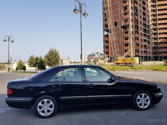 Mercedes E 220 2001, 333,053 km - 2.2 l - Bakı