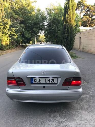 Mercedes E 220 2000, 370,000 km - 2.2 l - Bakı