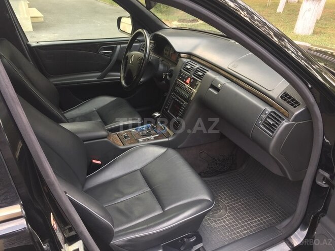 Mercedes E 320 2001, 135,290 km - 3.2 л - Sumqayıt
