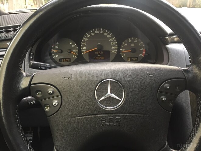 Mercedes E 320 2001, 135,290 km - 3.2 л - Sumqayıt