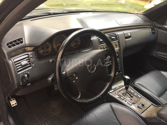 Mercedes E 320 2001, 135,290 km - 3.2 л - Sumqayıt