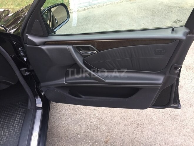 Mercedes E 320 2001, 135,290 km - 3.2 л - Sumqayıt